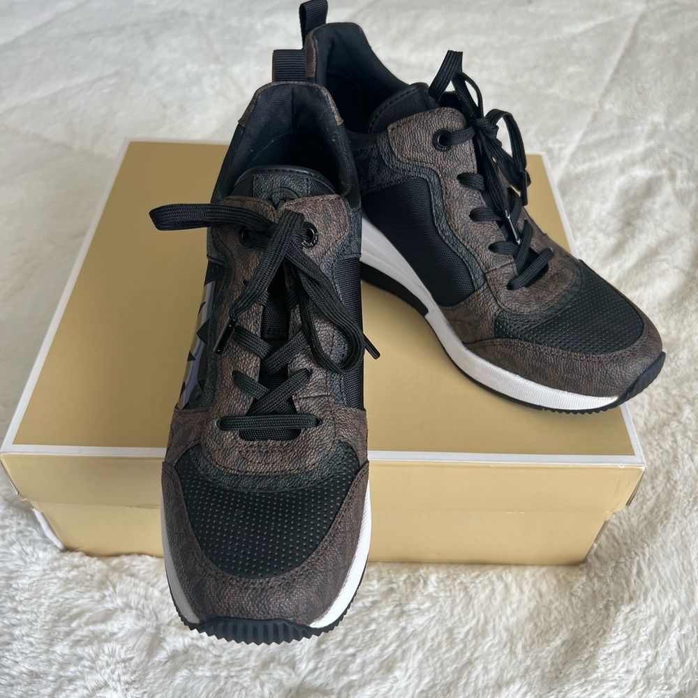 Michael Kors Womens  Black Sneakers - Picture 3 of 7